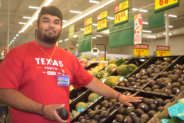 Working in the produce department, Estaban Ortega said being a firsttime H-E-B employee is “a great experience.” Photo by Katherine Anthony