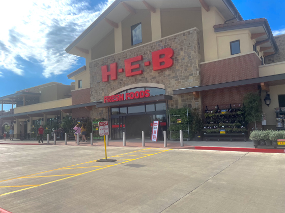 The new H-E-B in Wolf Lakes Village, west of intersection of Interstate 35 and University Avenue, opened Wednesday, June 7. Photo by Nicholas Cicale