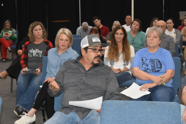 Jarrell residents express skepticism that the 1916 Building was not salvageable. They met with district leaders December 7. (Photo by Katherine Anthony)