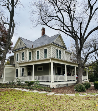 Preservation Georgetown highlighted five Georgetown homes this weekend. (Photo by Linda Dwyer) 