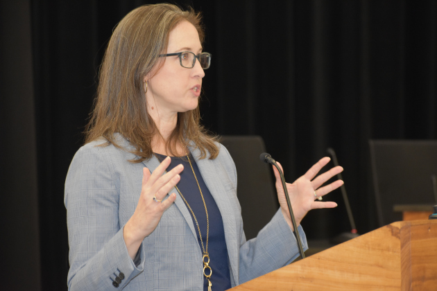 Dr. Jessica Cance speaks to GISD parents about the dangers of opioids.