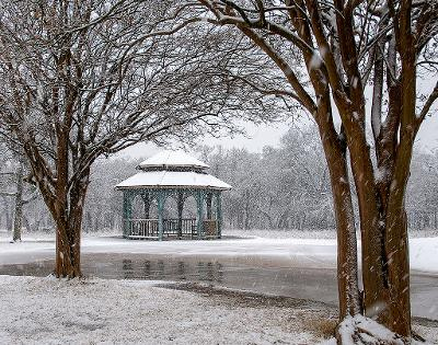 John Leek’s “No Golf Today” image captures a snowy day in Sun City is on display at Mulligan’s dine-in gallery. (Photo by John Leek)