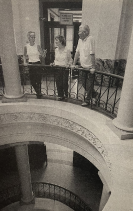 1113 Architects Karalei Nunn talks to the Sun's Linda Scarbrough and Commissioner Tom McDaniel inside the courthouse in 2005.