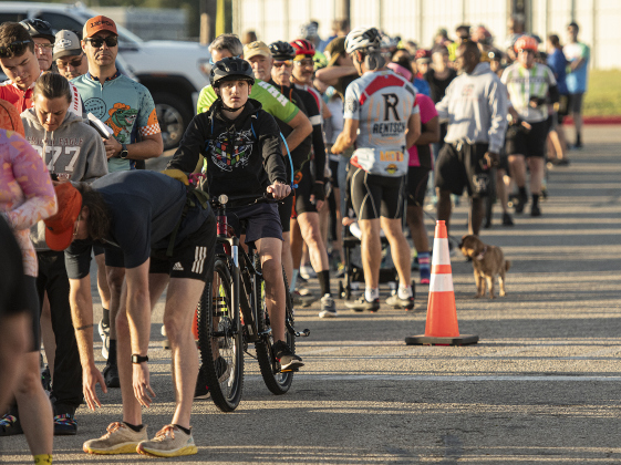 A line forms for participants to register.
