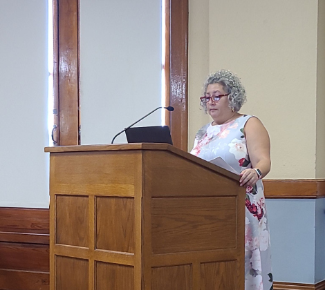 Tara Jempty, director of program eligibility and social services of the Williamson County and Cities Health District, speaks of medical problems in the county’s poorer communities at the courthouse during a September 19 meeting. Photo by Nalani Nuylan.