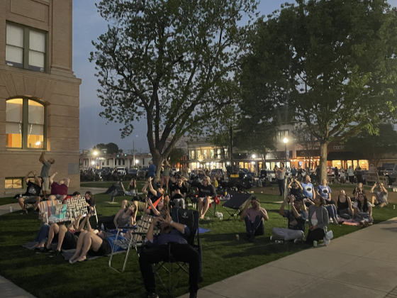 Totality and darkness hits the Square.