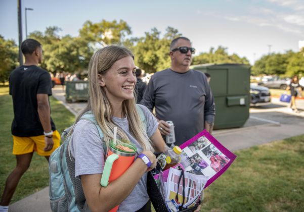 Logan Kieselhorst, 18, an incoming freshman at Southwestern University who will play on the school's softball team, moves into her room in Mabee Hall on Saturday, August 17.  Southwestern classes begin on August 26.   Photo by Andy Sharp 