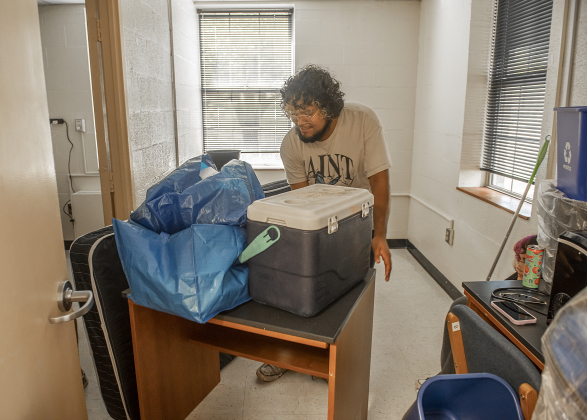 Noel Vasquez, 19, an incoming freshman at Southwestern University, moves into the Ruter Dormitory on Saturday, August 17, 2024.     Photo by Andy Sharp.