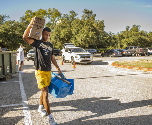Mitchell Garrett was one of the Southwestern University football players helping incoming freshmen move into Mabee Hall on Saturday, August 17, 2024.  Southwestern classes begin on August 26.   Photo by Andy Sharp.