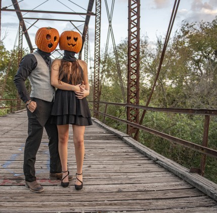  Fabian Billings and Emma Wolffrank pose for a seasonal  portrait  on the County Road 366 truss bridge spanning the San Gabriel River  on Monday, October 28, 2024.     Photo by Andy Sharp. 