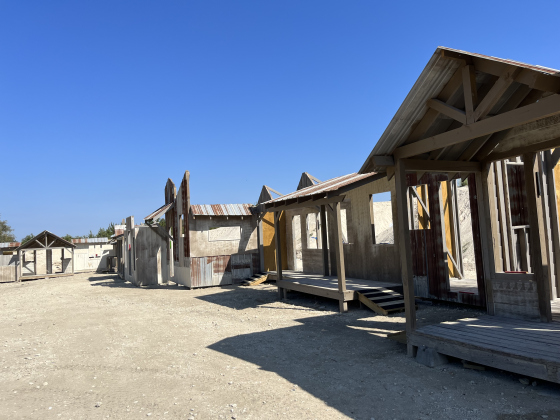 The Lone Star Hideout run-n-gun course has multiple building frames to shoot through.
