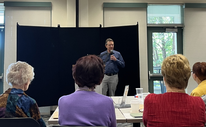 Lawrence Wright gave a talk followed by a Q&A as part of the Hill Country Author Series put on by the Friends of the Georgetown Library. Organizers said this event drew “the biggest crowd” that they have seen in a while. Photo by Abbey Archer