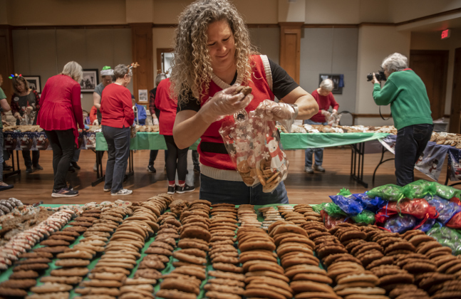 Jenny Saavedra helps bag  cookies.