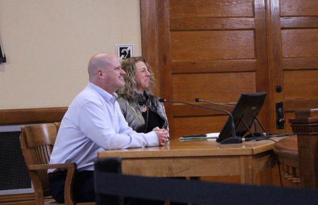 Yellow House Foundation Board Members Hal Cromwell, front, and Amy McCarthy, back, talk about the different support groups the nonprofit offers during the January 28 Commissioners Court meeting. Photo by Nalani Nuylan.