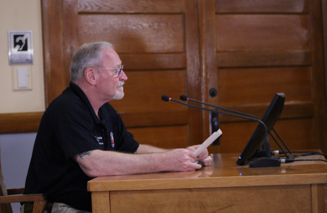 Bruce Clements, director of the Office of Emergency Management for Williamson County, asks the court to approve more forward with a FEMA application for tornado sirens, April 8. Photo by Nalani Nuylan.