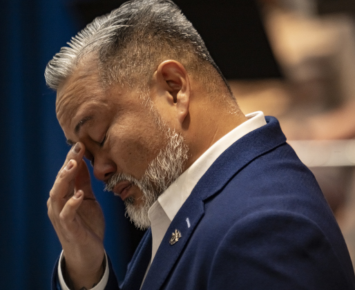 Retired Army Major Jay Lardizabal, the keynote speaker, who served as a Green Beret and in Special Forces, is emotional as he remembers the loss of fellow soldiers and friends during  the Memorial Day ceremony in Sun City on Monday, May 26, 2025.  Approximately 600 were in attendance.  Rain chances moved the event indoors.   Photo by Andy Sharp.