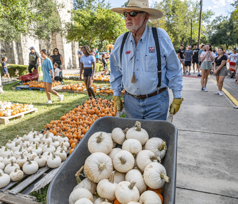 Bruce Peeler helps unload more than 3,000 pumpkins at Georgetown First United Methodist Church on Wednesday afternoon, October 8, 2025.  Church members and volunteers from area high schools, plus students from Southwestern University helped  place the pumpkins.  46,000 pounds of pumpkins arrived here from the Navajo Nation in New Mexico.  The pumpkins will be available until Halloween.