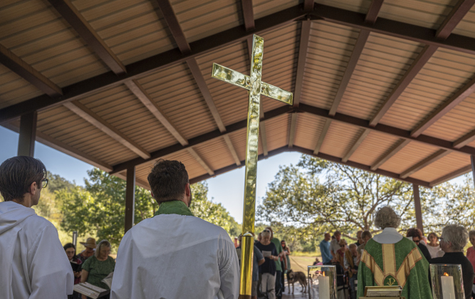 Attendees gather for a Blessing of the Animals service conducted by Grace Episcopal Church, held at Booty’s Road Park on Sunday, October 5, 2025.  Lunch was provided at the park’s pavilion after the service acknowledging the work of Saint Francis of Assisi.   Photo by Andy Sharp.