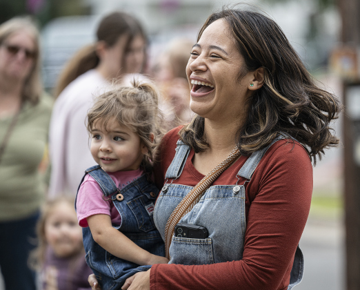 Eileen McMullen and her daughter Isabella, 3, embrace the music of Mariachi Espuelas during Georgetown’s Dia de los Muertos,  held Saturday November 1, 2025  in the South Main Arts District along 9th Street.  The event included music and dance performances throughout the day.   Photo by Andy Sharp. 