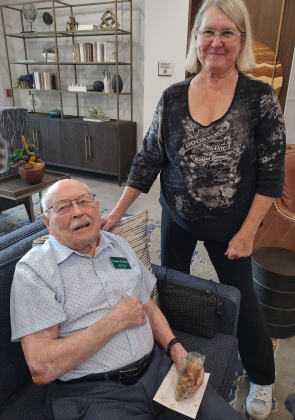 Grover Trytten shares a laugh with Kathy Davis, a friend from Sun City, who had just brought him a Christmas card and pecan bars. They’re among the regulars at what Ms. Davis called a weekly “Gab Fest” at Wriggley’s Pub in Sun City.