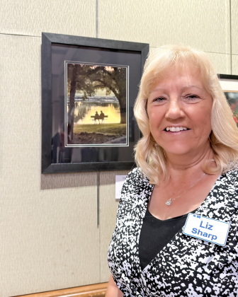 Liz Sharp, who earned a People’s Choice award at the Sun City Photo Club competition, stands with her award-winning photo. Photos courtesy Rita Johnston