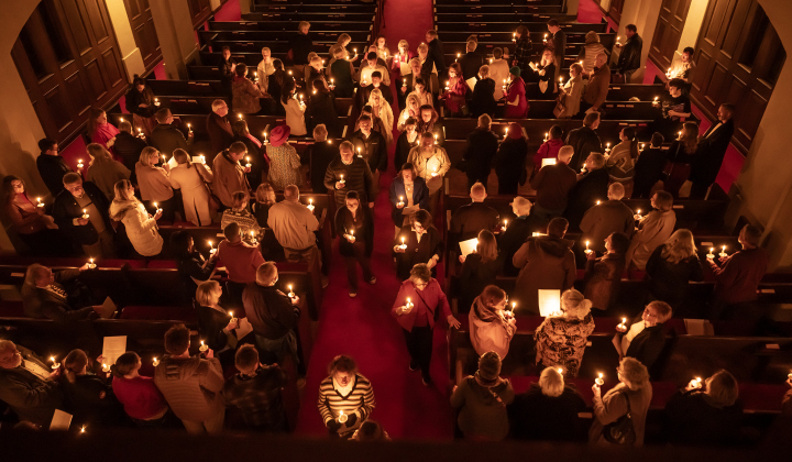 The chapel is adorned with candlelight during the Southwestern Candlelight Service, The Service of Lessons and Carols, held at Southwestern’s Lois Perkins Chapel on Thursday, December 4, 2025.