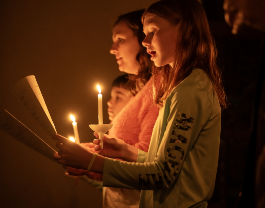 Adeline Lake, 11, front, her mother Jennifer Lake and Adeline’s brother Andrew, 9, left, participate the the Southwestern Candlelight Service, The Service of Lessons and Carols, held at Southwestern’s Lois Perkins Chapel on Thursday, December 4, 2025.