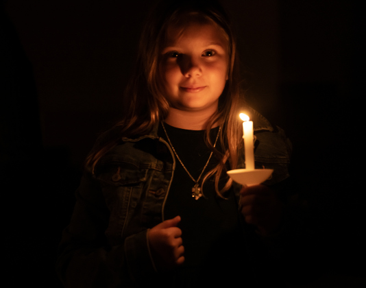 Zinnia Crenshaw, 9, attended the the Southwestern Candlelight Service, The Service of Lessons and Carols, held at Southwestern’s Lois Perkins Chapel on Thursday, December 4, 2025.