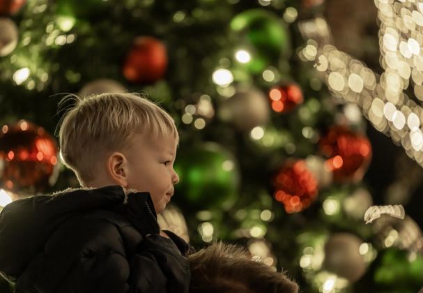 2-year-old Luke Skeele, on the shoulders of his father Peter Skeele, enjoys the lights of the Christmas tree on the courthouse lawn during the Lighting of the Square on Friday, November 28, 2025.  Photo by Andy Sharp.