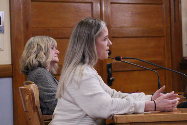 Williamson County Republican Party Chair Michelle Evans, front, explains the party’s wishes for precinct-level voting on Election Day, while Democratic Party Chair Kim Collins Gilby, back, looks on during the January 27 Commissioners Court meeting. Photo by Nalani Nuylan.