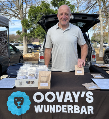 Uwe Wendel stands at the Oovay’s WunderBar booth at the farmers market. Photos by Linda Dwyer
