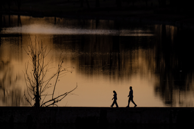  A family takes a walk across the dam over the San Gabriel River on the northern section of  San Gabriel Park  on Saturday, January 3, 2026.   Photo by Andy Sharp