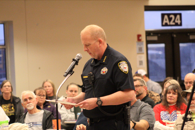 Florence Police Chief Wayne Thompson presents the monthly police report to city council on February 3. Photo by Nalani Nuylan.