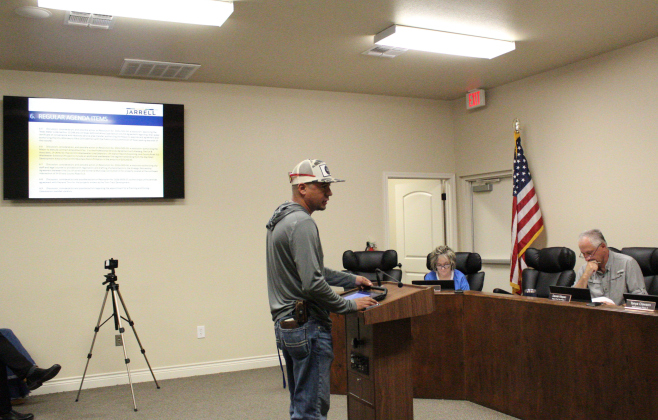 Stephan Putsejovsky, Jarrell’s water superintendent (center), presents the proposal for the City of Jarrell to gain nearly 1,300 acres from Georgetown's CCN, May 5. Photo by Nalani Nuylan.