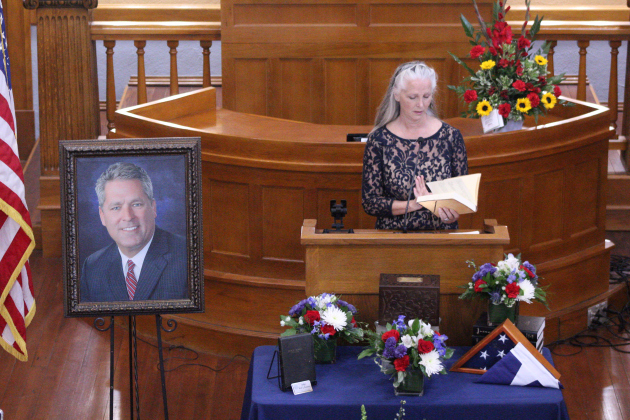 Ann Marie Kennon, wife of Judge Kennon, reads from his personal journal as part of her eulogy. Photo by Nalani Nuylan.