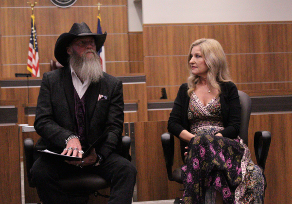 Gene Edmondson, left, and his wife Dina, right, shared their struggles with mental health as the event’s guest speakers. Photo by Nalani Nuylan.