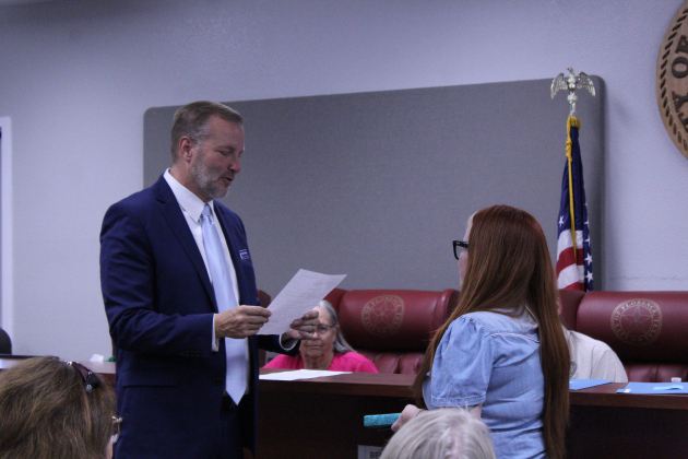 Ashley Gilland, right, takes the oath of office to serve on the Florence City Council as a new Alderwoman. Photo by Nalani Nuylan.
