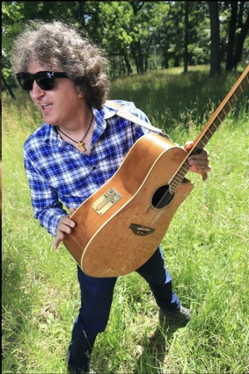 Paul Finley will perform an acoustic set in Liberty Hill July 24.