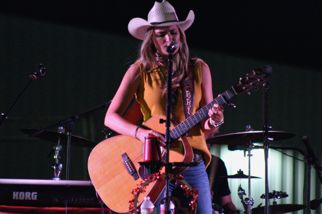 Bri Bagwell performs a mix of 90s country music along with original songs during her set. Photo by Nalani Nuylan.