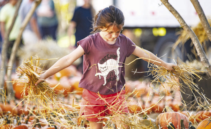 Margaret Bruechner, 8, volunteers.