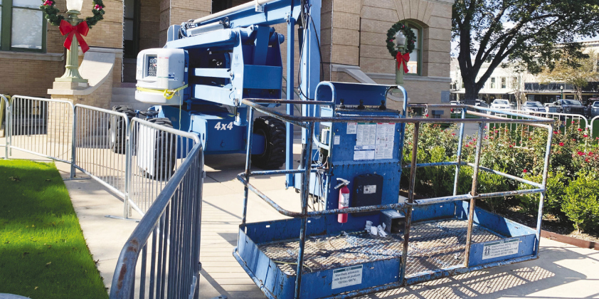 Christmas begins at the Courthouse
