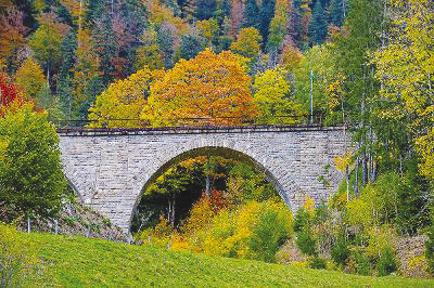 John Leek’s fall landscape railroad trestle is on display at Mulligan’s Dine-in Gallery through November 29.