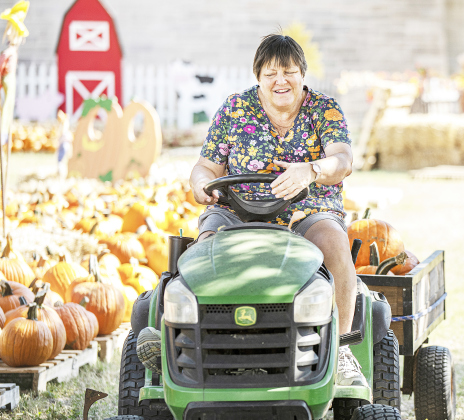 Maureen Gray helps unload over 2,000 pumpkins at Taylor’s First United Methodist Church on Saturday morning. The church will be offering pumpkins for sale at 907 West Lake Drive. Pumpkins will be unloaded at Georgetown’s First United Methodist Church on Wednesday afternoon with sales to begin the next day.