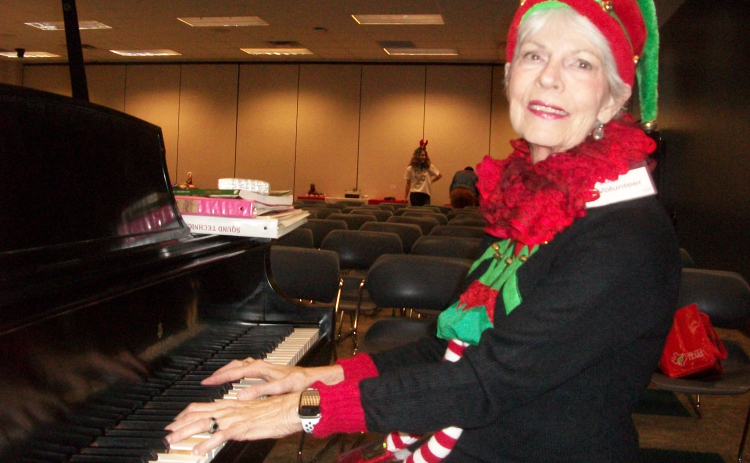 Sun City resident Judi Stanfield entertains guests during the Camille’s Memory Café Christmas party December 16 at Georgetown Public Library. (Photos by Brad Stutzman)