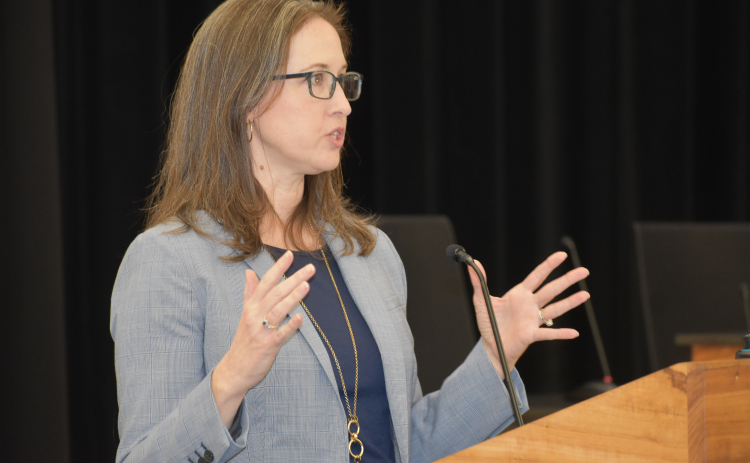 Dr. Jessica Cance speaks to GISD parents about the dangers of opioids.