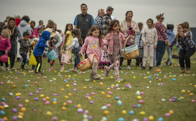 Kids dash into a field for Easter eggs. Photos by Andy Sharp