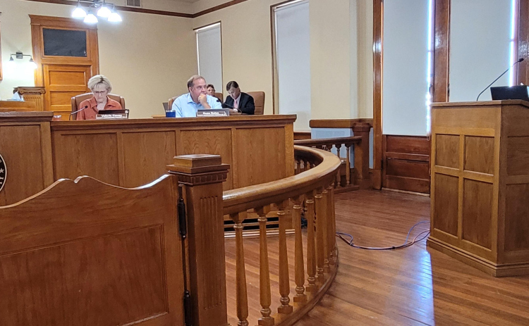 Williamson County Economic Development Partnership Executive Director Dave Porter gives an annual presentation to the Commissioners Court at the July 25 meeting. Photo by Nalani Nuylan.