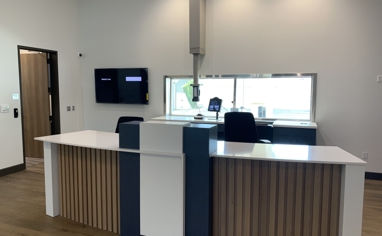 The teller’s desk is right by the entrance of the new location. (Photo by Kaitlyn Wilkes)