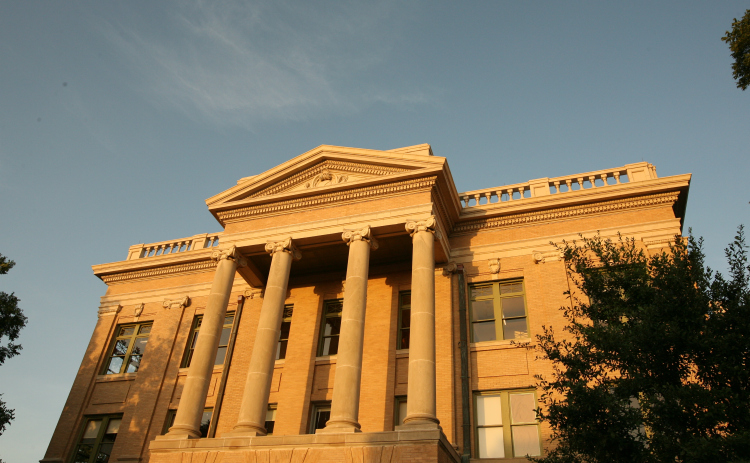 The Williamson County Courthouse. Sun Archive.