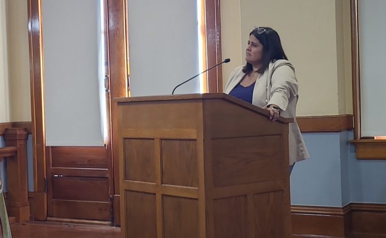 Interim Elections Administrator Judith Ritchie stands at the podium August 15. Photo by Nalani Nuylan